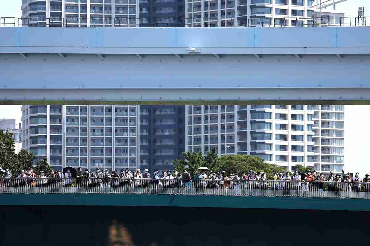 ＢＭＸ決勝が見える歩道橋に人が殺到　ＳＮＳでは「無観客にした意味…」「密だなー」の声（スポーツ報知） - Yahoo!ニュース