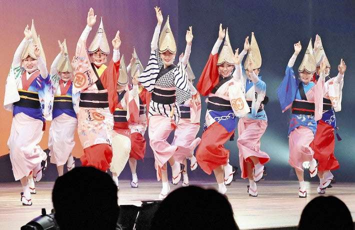 ２年ぶり阿波おどり、屋内で開幕…出演者や観客は県内在住者限定 : 社会 : ニュース : 読売新聞オンライン