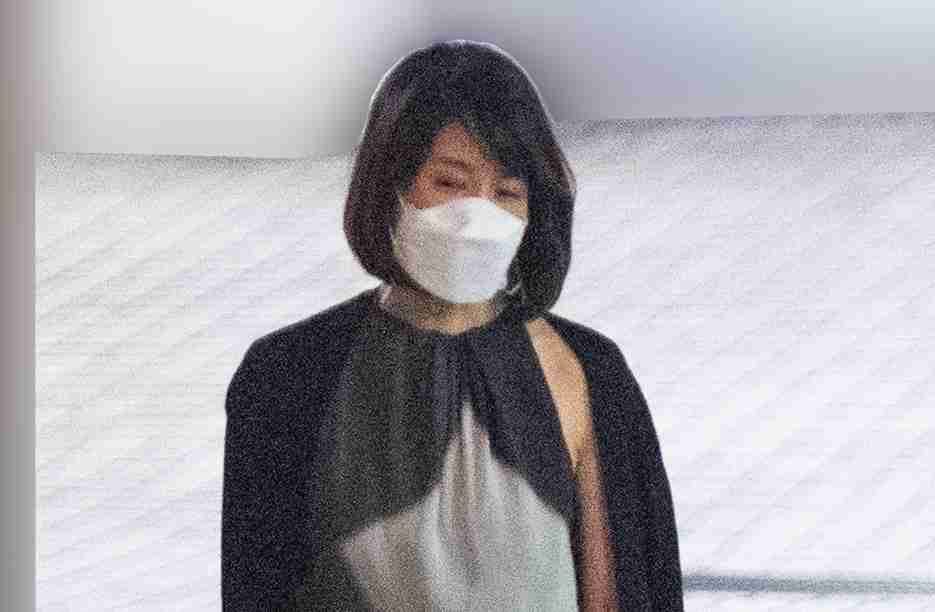内田恭子、45才の再ブレイクか　肩出し服で「エレガンス美熟女」化｜NEWSポストセブン