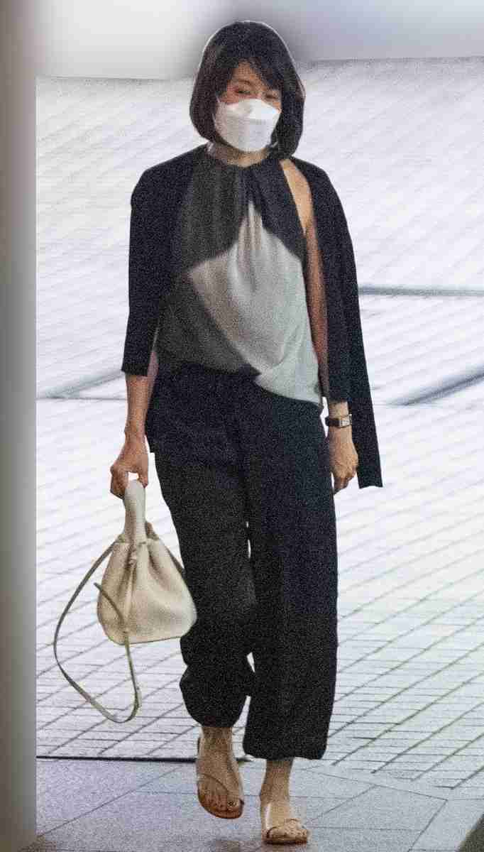 内田恭子、45才の再ブレイクか 肩出し服で「エレガンス美熟女」化