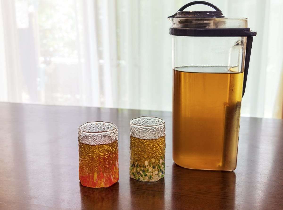 夏の必需品　作り置きの「お茶」、安全に飲めるのは何日間？　パックと茶葉で違い？ | オトナンサー