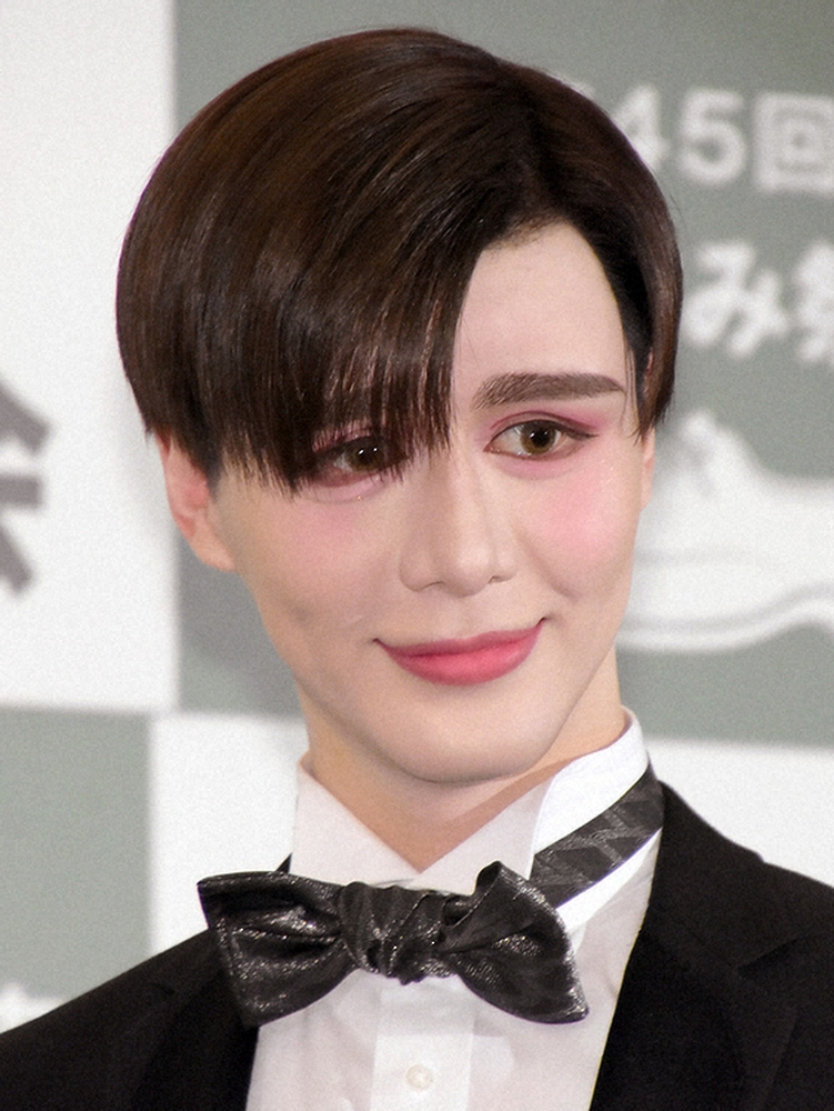 Matt「My Queen」鈴木えみとの2ショットに「二人とも神々しい」「圧倒的美！！！」の声― スポニチ Sponichi Annex 芸能