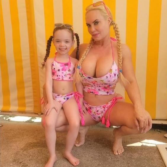 断乳はしない!5歳の娘に授乳を続けるセレブが語るその意義