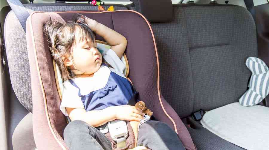 子どもの車内置き去りは危険。夏の車内は短時間で熱中症の可能性あり | くるくら