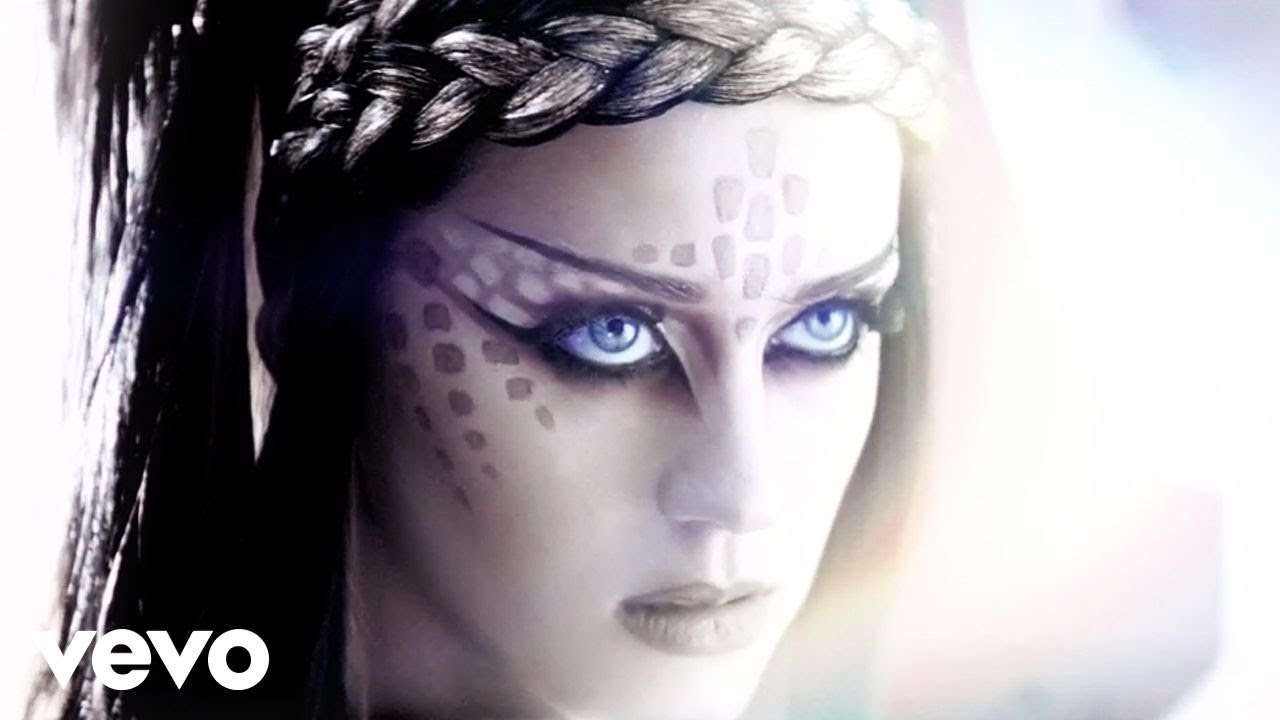 Katy Perry - E.T. ft. Kanye West (Official Music Video) - YouTube