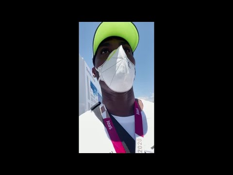 タクシー代借りて金メダルのジャマイカ陸上選手、助力のボランティアと再会 - YouTube