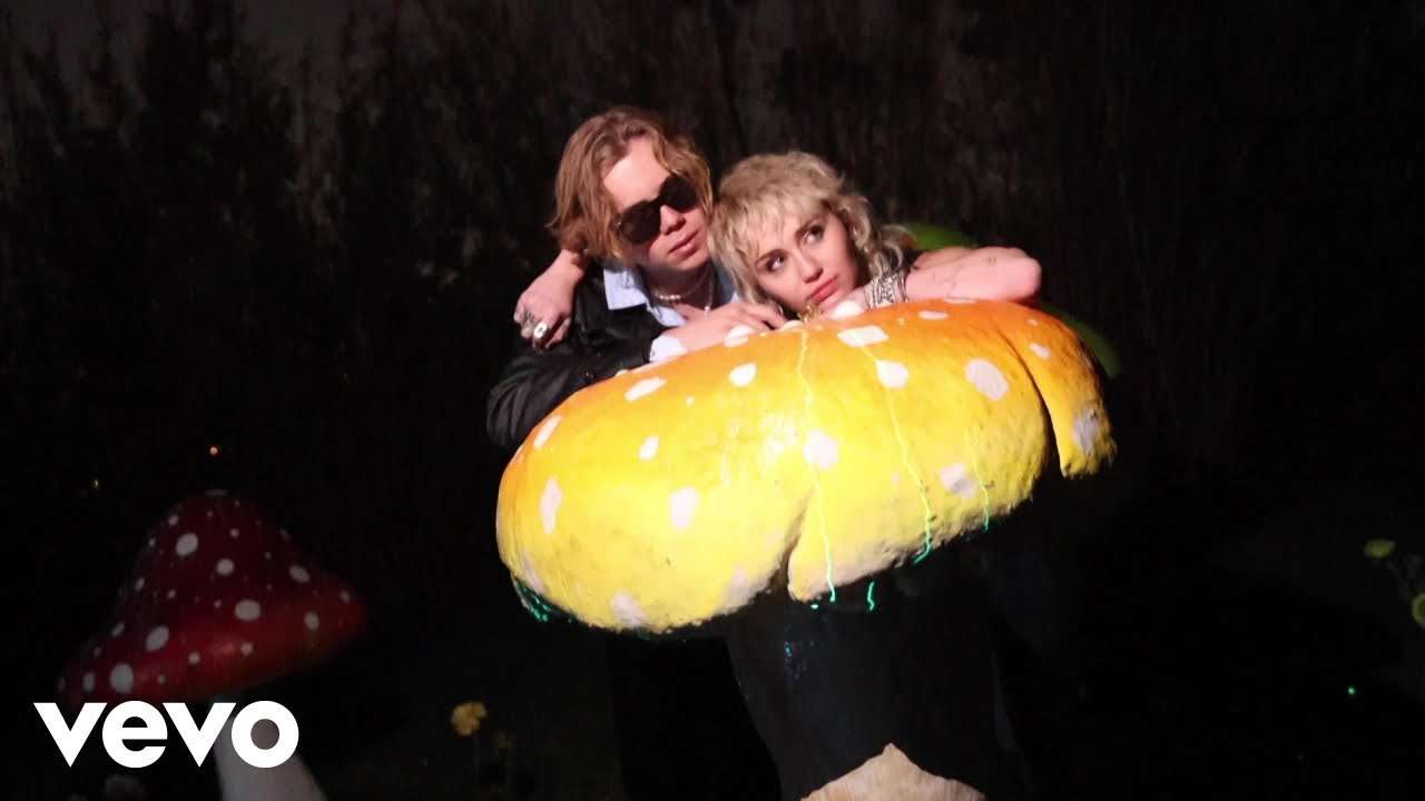 The Kid LAROI, Miley Cyrus - WITHOUT YOU (With Miley Cyrus - Official Video) - YouTube