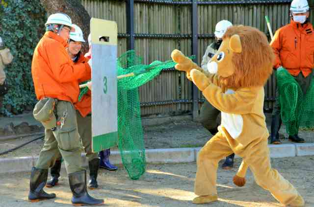 盛岡市動物公園に野生のクマが侵入　捕獲まで臨時休園