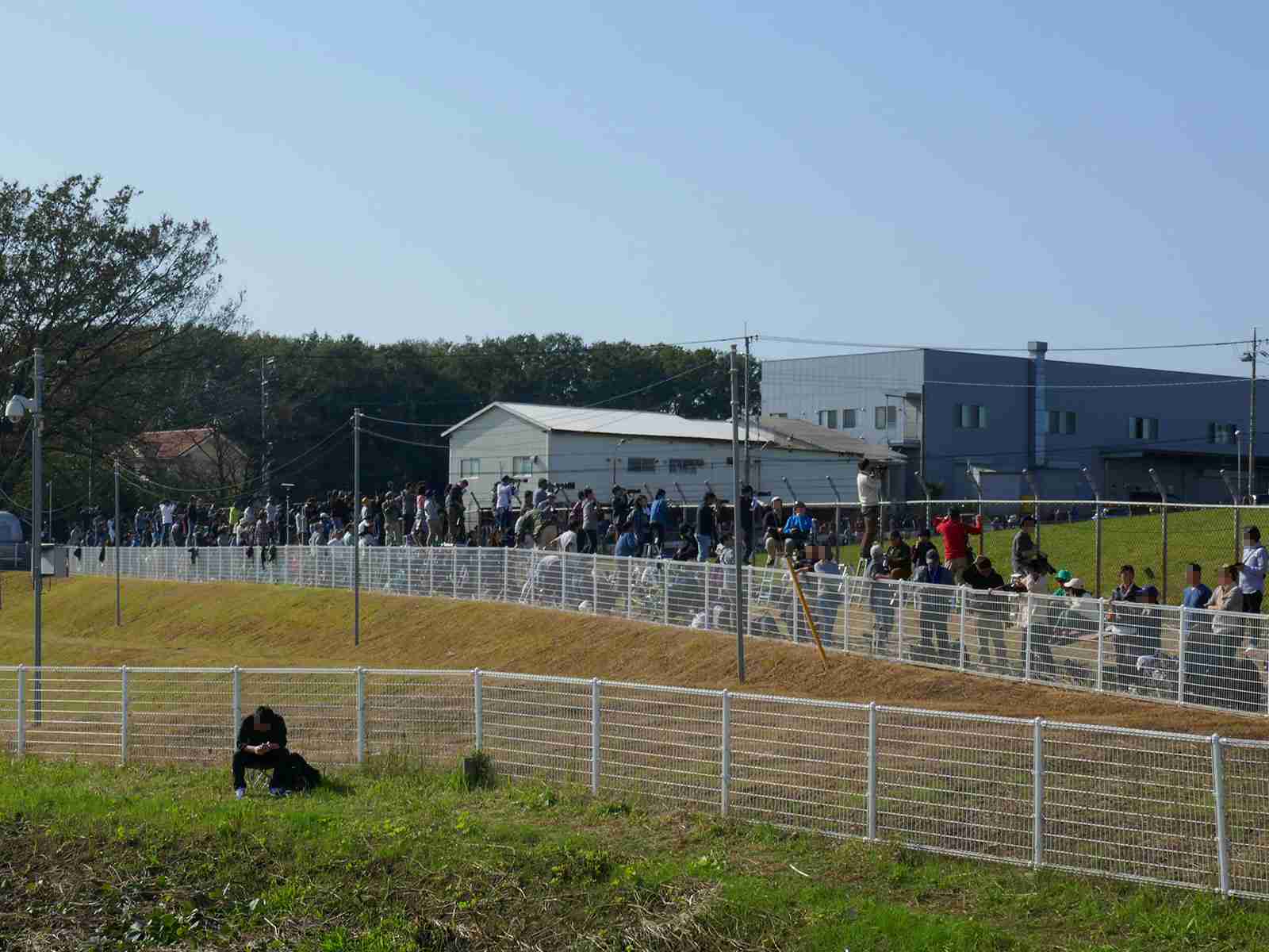 低空で不適正使用のブルーインパルスのスモーク染料、車数百台に付着か…パイロット「喜んでもらいたかった」