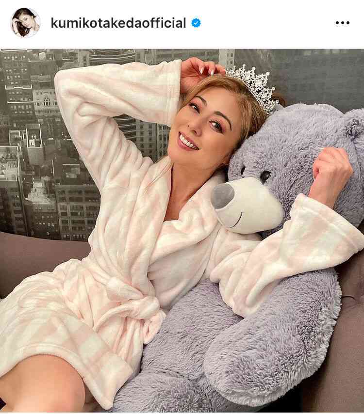 武田久美子、５３歳も変わらぬ美貌　「クイーンのオーラ」「綺麗なお姫様」 : スポーツ報知