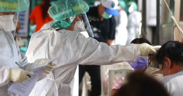 CDCも“最大の経路”と認めた…空気感染のリスク高める3つの状況 | 女性自身