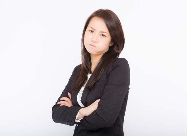 「え！女なのにスカート履かないの？残念」　営業職30代女性が受けた”悪気ない言葉”の数々