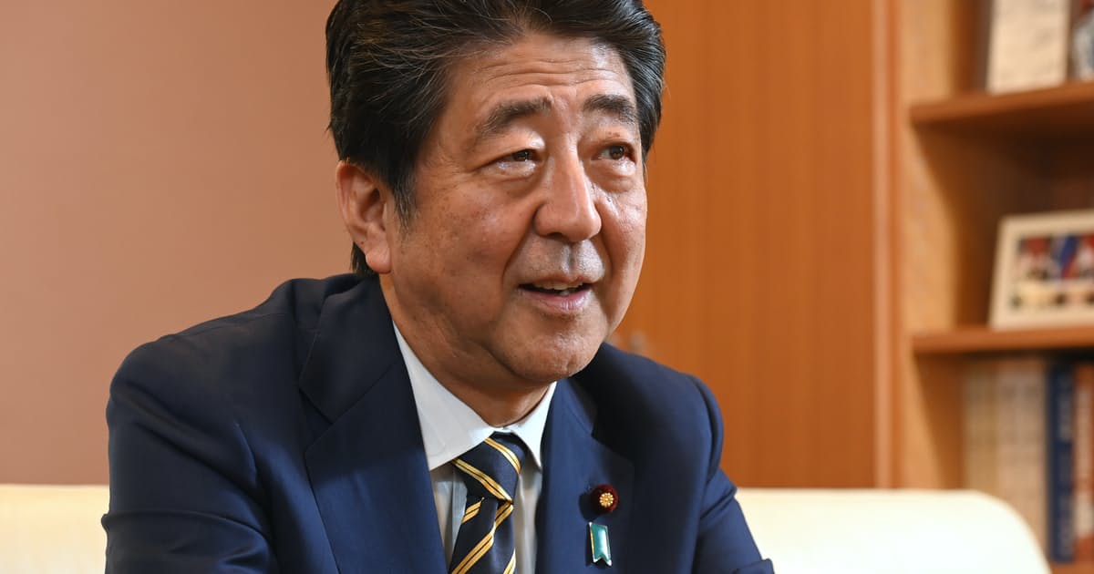 安倍前首相が靖国参拝　終戦の日: 日本経済新聞
