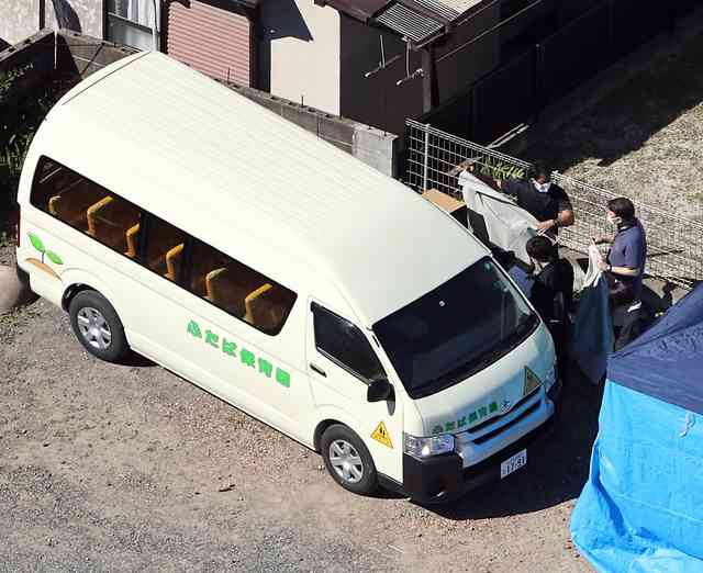 事故当時、バス車内50度以上か　園児死亡で県警が再現
