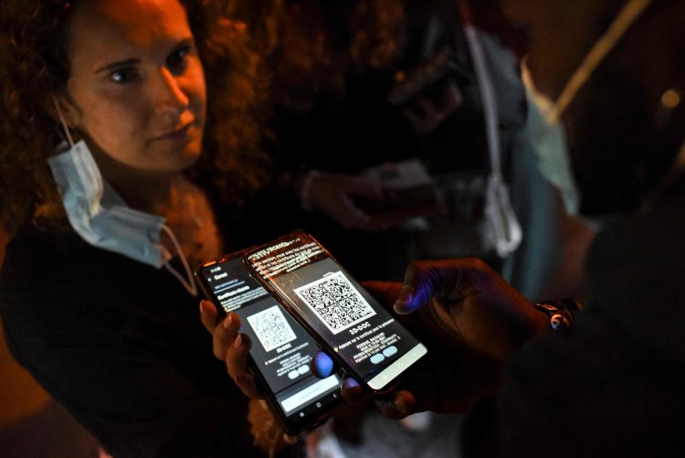 ワクチンパスポートでどうなる？「新幹線に乗れない」「死に目に会えない」ことも（NEWSポストセブン） - Yahoo!ニュース