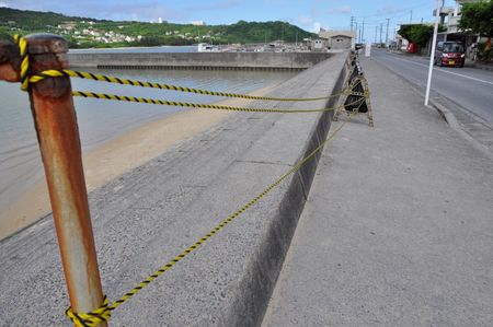 島外から遊泳者が数百人「マスクせず泳ぎ、雑談」　沖縄の奥武島　区長ら「収束後に足運んで」（沖縄タイムス） - Yahoo!ニュース