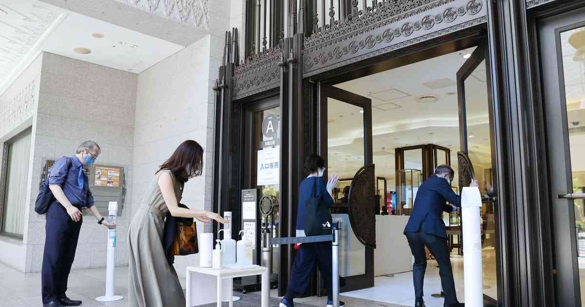 新型コロナ: 職域接種の範囲どこまで　伊勢丹の感染、99%外部社員: 日本経済新聞