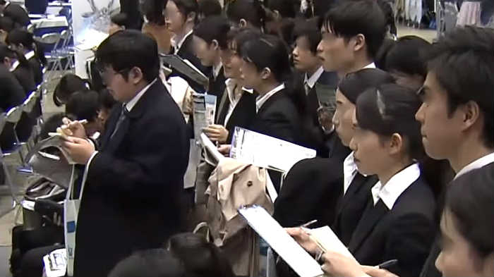 高学歴の割合は何％!? 同世代の人口から分析！ | たくみっく