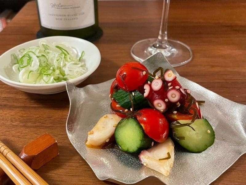 【白ワインに合う簡単レシピ】トマタコときゅうりの塩昆布和え