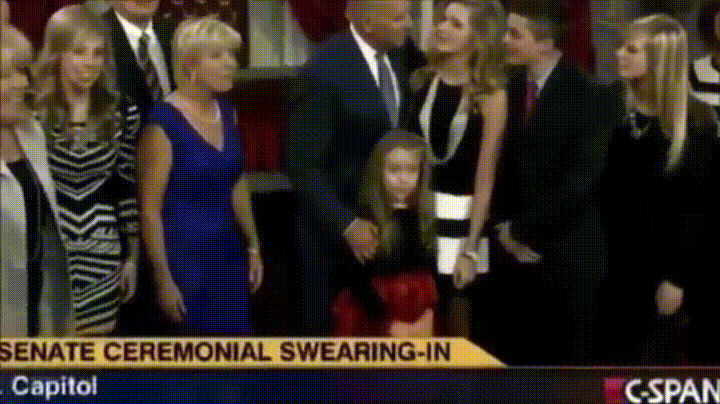 アフガンから脱出の妊婦、米軍機内で産気づき無事出産