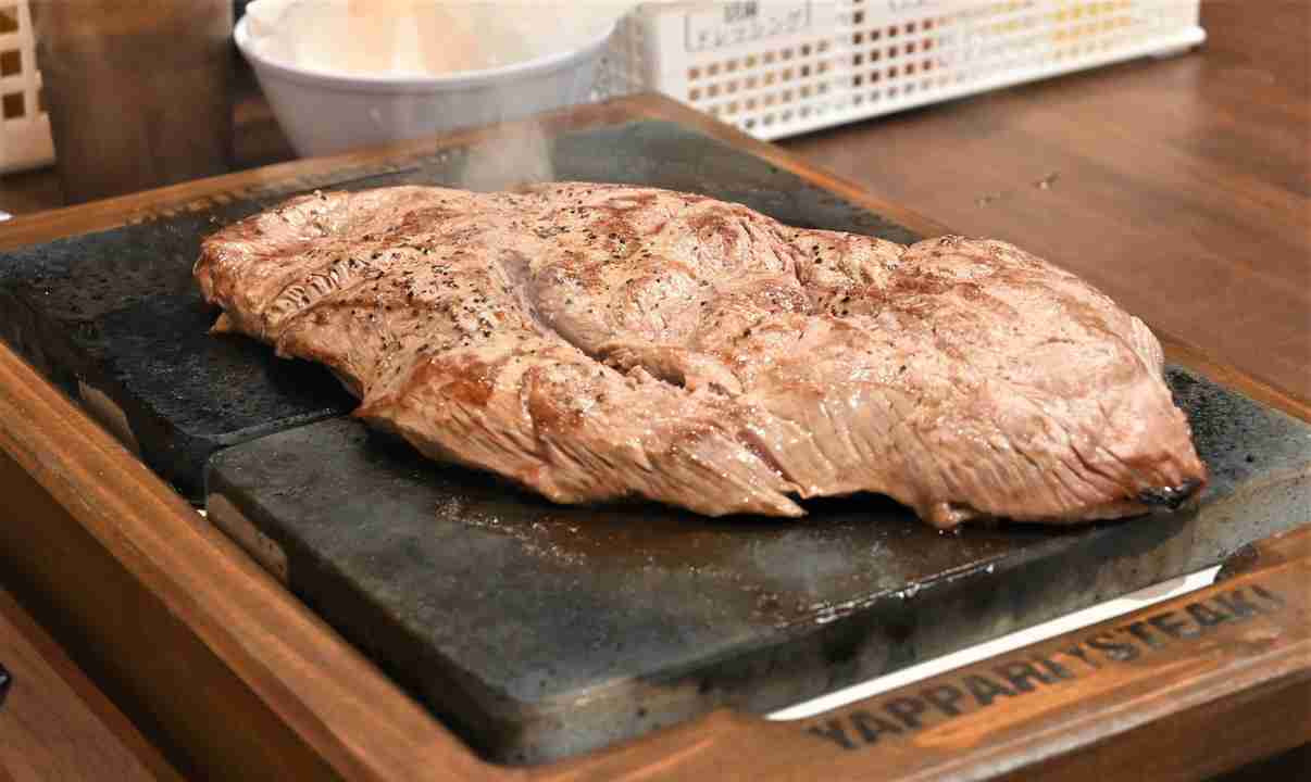 「ライバルはマクドナルド」沖縄発『やっぱりステーキ』が都心進出。コロナ禍でも好調なワケ