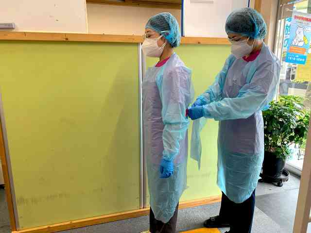 自宅療養の厳しい現実　散らかった嘔吐物「私死ぬの？」