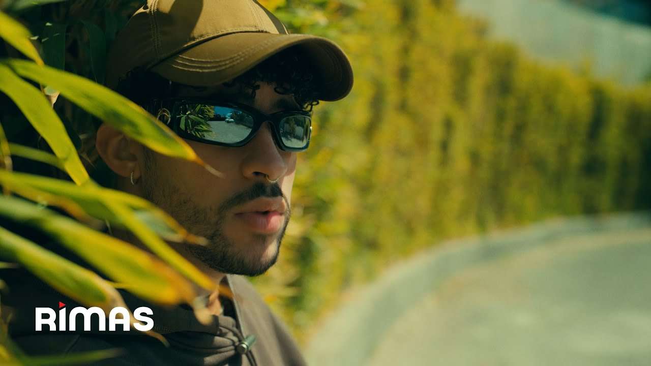 Bad Bunny - Yonaguni (Video Oficial) - YouTube