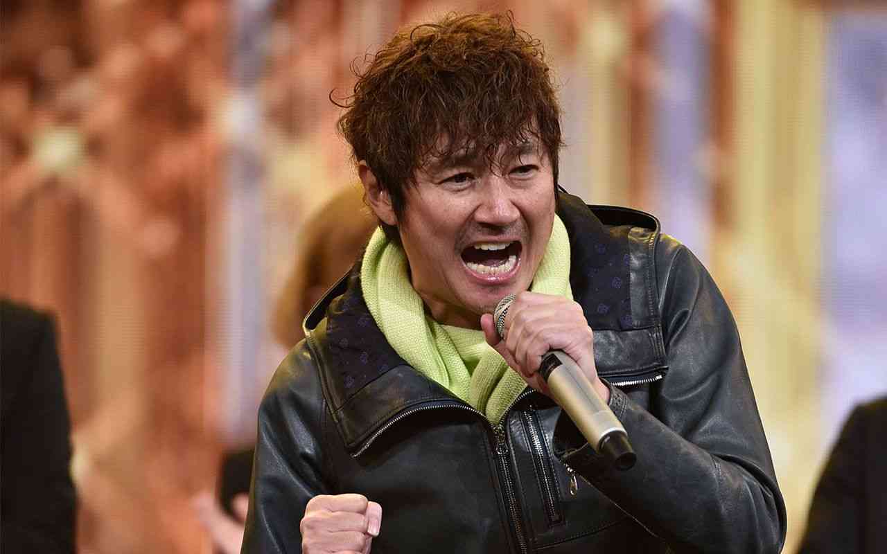 「ジャニーズの長男」近藤真彦　25歳下女性社長と「沖縄不倫ゴルフ旅行」