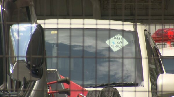 逮捕の母 児相に通告も　車内放置で1歳女児死亡