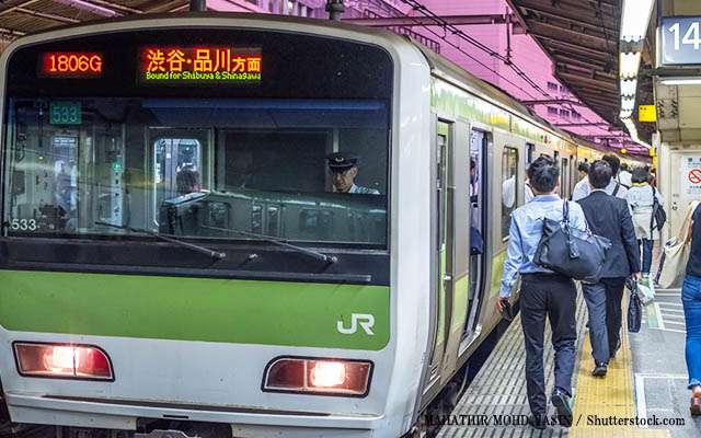 電車で『男性じゃなく女性の隣に座る理由』に共感の声　「本当それ」「わかる」  –  grape [グレイプ]