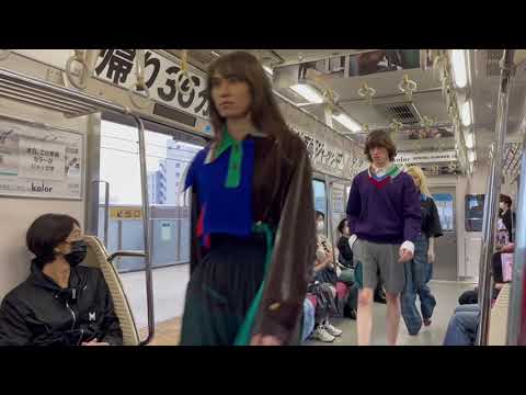 「カラー」が京急電車をジャックして蒲田でショー　ファンタジーとリアルの交差を学生に贈る - YouTube