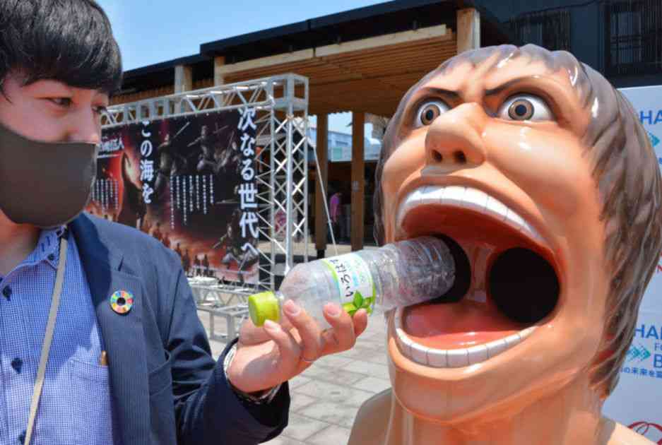 【閲覧注意?】「進撃の巨人」あの巨人が大口開けたゴミ箱出現 JR大分駅近くに