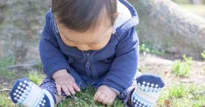 赤ちゃんへの“靴下履かせろ攻撃”…暑い日の屋外でも本当に必要? 日本小児科医会に聞いた ｜ FNNプライムオンライン
