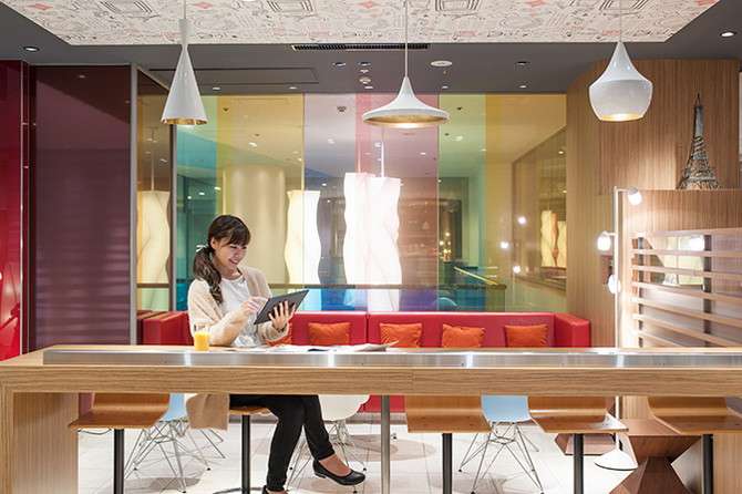 新宿駅周辺で早朝から営業してるカフェ5選！Wi-Fi・電源完備の店も｜じゃらんニュース