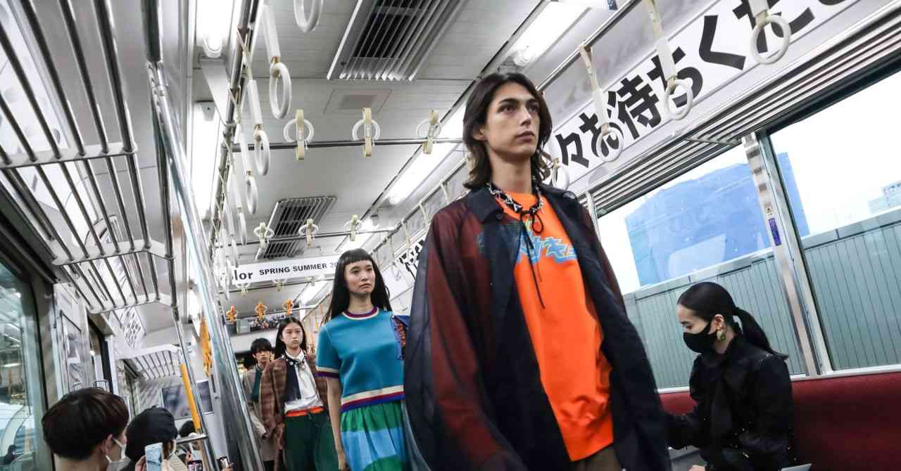 電車とホームで初のファッションショー　「カラー」が京急車両をジャック