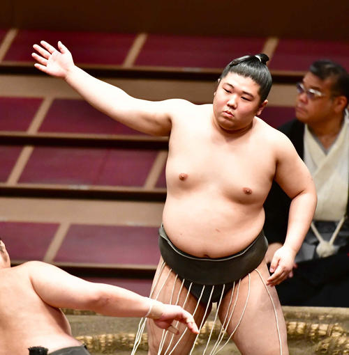 元大相撲力士を逮捕　小6女児に裸の動画送らせた疑い