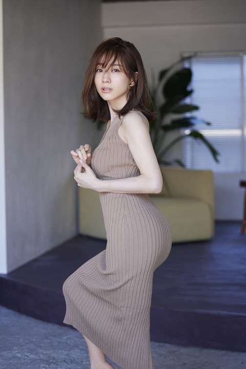 田中みな実：美ヒップ披露のガードル付きムックが発売前重版　「1冊まるごとおしりブックです」 - MANTANWEB（まんたんウェブ）