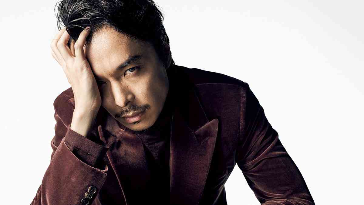 “アングラ”舞台俳優から飛躍──“メジャー級”を証明した長谷川博己 | GQ Japan