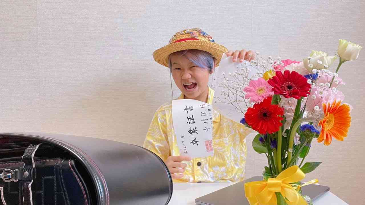 卒業証書を破ってみた【プレゼント】 - YouTube
