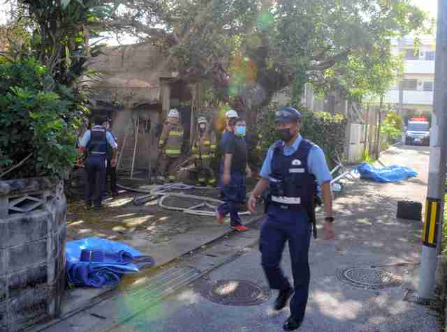 那覇市で住宅火災、焼け跡から2人の遺体