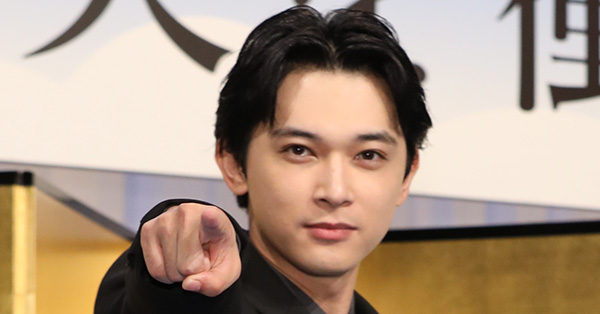 吉沢亮　背中で語る大河座長に共演者感嘆！オファー殺到でギャラは10倍に | 女性自身