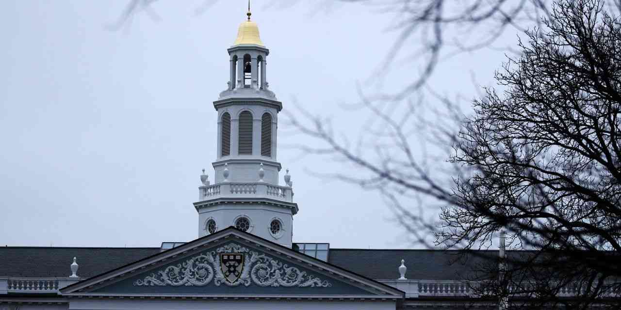 ハーバード大経営大学院でコロナ感染拡大、大半が遠隔授業に - WSJ