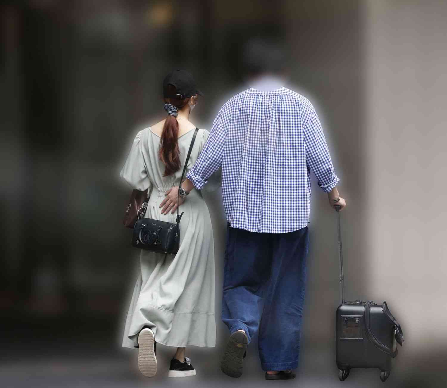 《路上抱擁＆恋人つなぎ写真》乃木坂46・星野みなみが4歳年上通販会社御曹司と熱愛　新宿、阿佐ヶ谷デートで2連泊