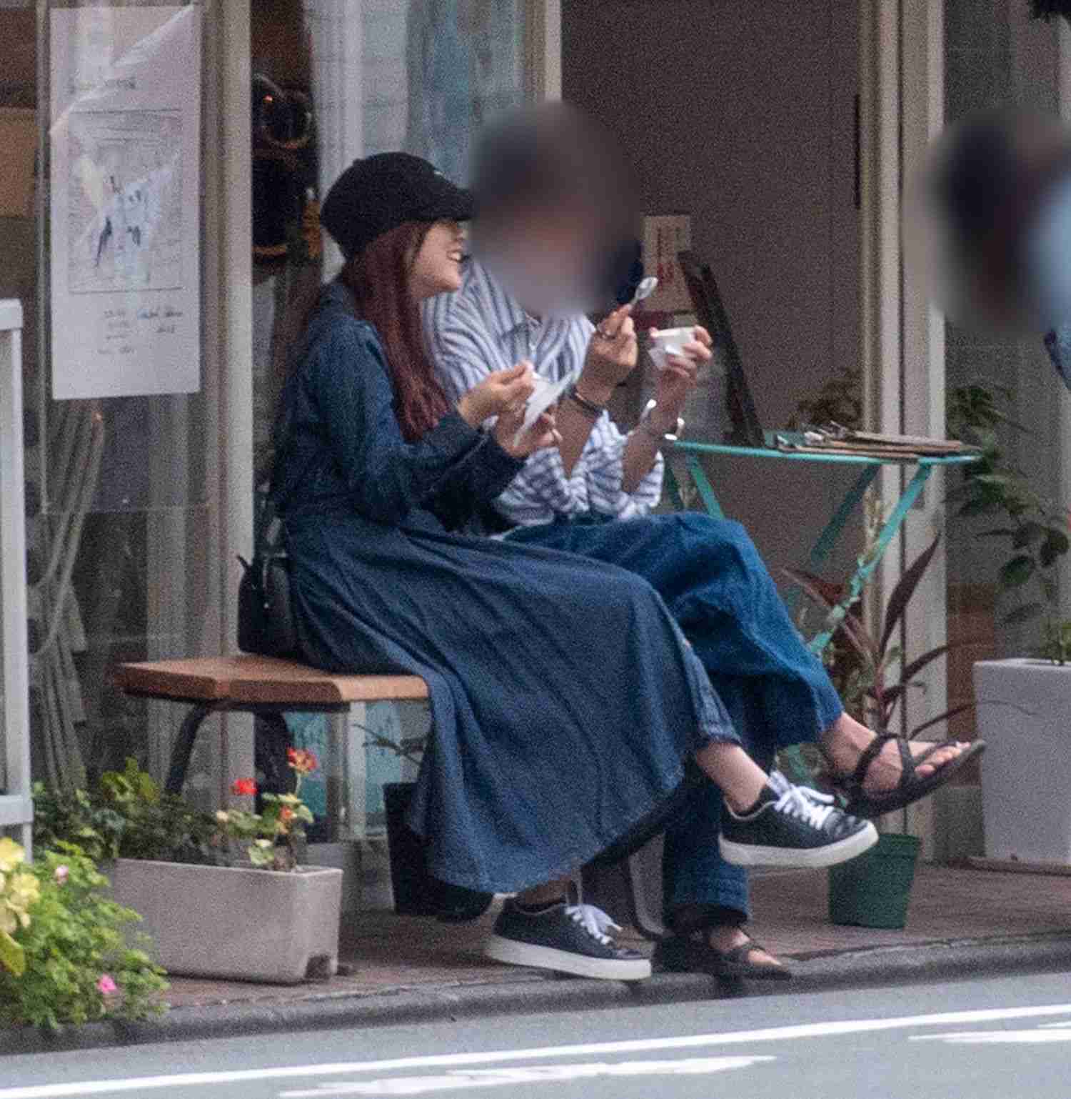 《路上抱擁＆恋人つなぎ写真》乃木坂46・星野みなみが4歳年上通販会社御曹司と熱愛　新宿、阿佐ヶ谷デートで2連泊
