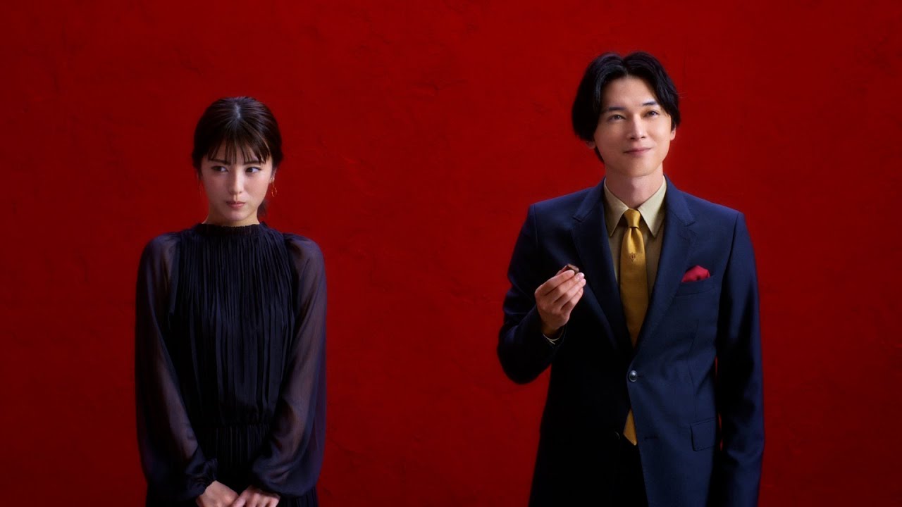 浜辺美波、吉沢亮の心の声を実況！？　イケボでシュールなツッコミ炸裂「何してんの？」　ロッテ「プレミアムガーナ」新CM - YouTube