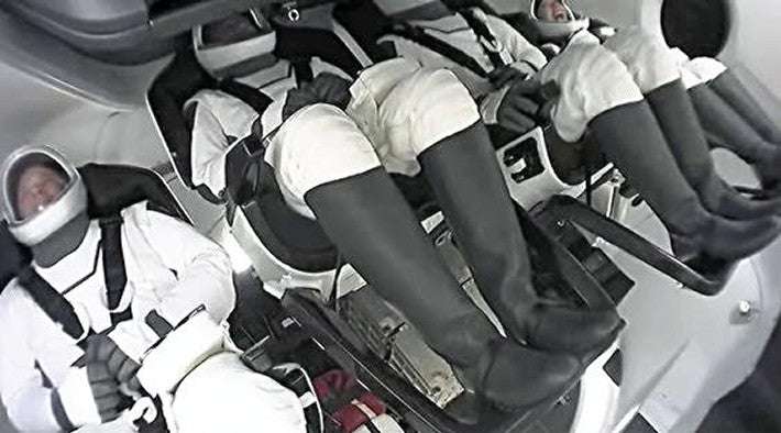 民間人だけ搭乗の宇宙ツアー、打ち上げ成功…自動操縦で飛行士は同行せず : 科学・ＩＴ : ニュース : 読売新聞オンライン