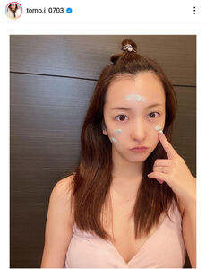 板野友美、ふっくらデコルテ披露に「すっぴん最強」「可愛いし、美人」の声
