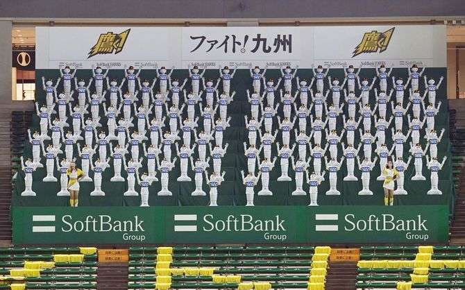 ソフトバンク、総勢100体の「ペッパー応援団」がギネス世界記録に認定