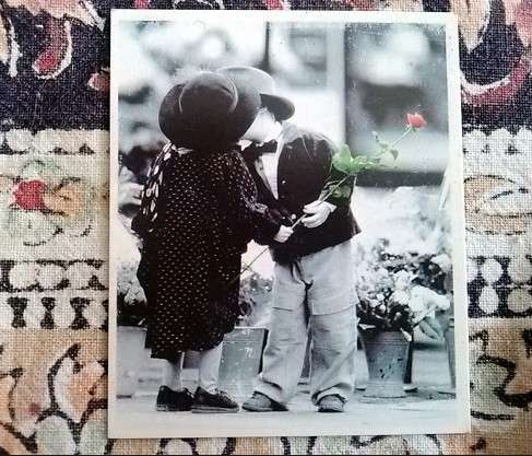 お菓子の懐かしいパッケージを貼るトピ