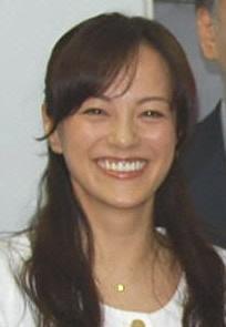 牧瀬里穂、49歳　マスク生活でセルフ肌ケア「スッピン?!女神」「超可愛い」の声